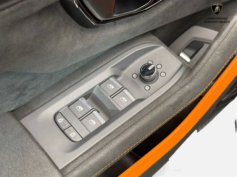 Used 2024 Lamborghini Urus Performante AWD/4WD image 48