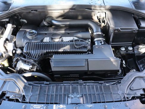 Used 2016 Volvo V60 T5 Cross Country Platinum image 40