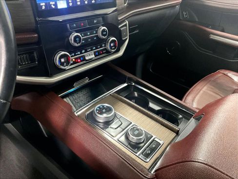 Used 2024 Ford Expedition Limited image 21