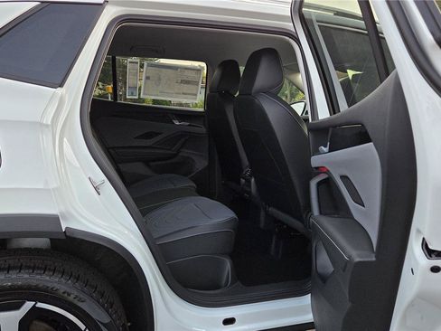 New 2026 Volkswagen Tiguan SE AWD/4WD image 31