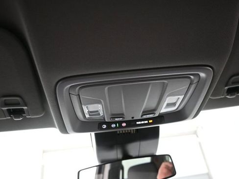 Used 2025 Chevrolet Silverado 2500 LT w/ Convenience Package image 12