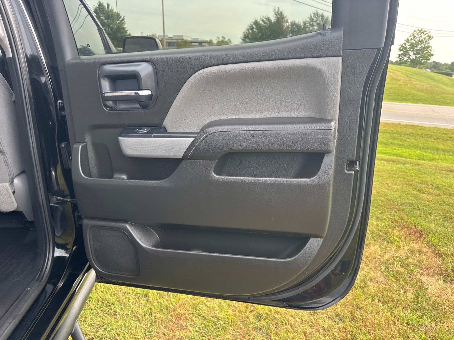 Used 2018 Chevrolet Silverado 1500 LT w/ All Star Edition AWD/4WD image 23