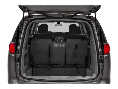 Used 2020 Chrysler Pacifica Touring image 17