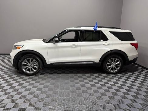 Used 2022 Ford Explorer XLT w/ Equipment Group 202A AWD/4WD image 6