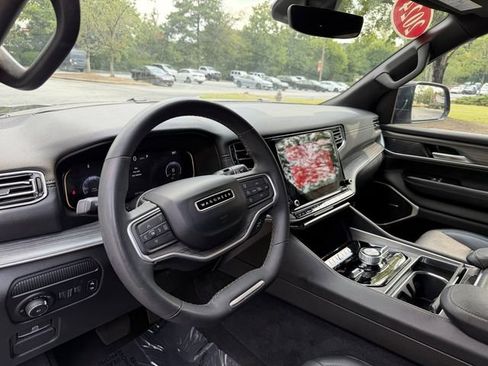 Used 2024 Jeep Wagoneer Series III AWD/4WD image 13