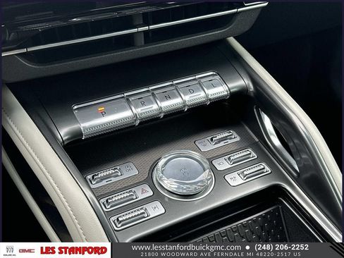 Used 2024 Lincoln Nautilus Premier AWD/4WD image 31