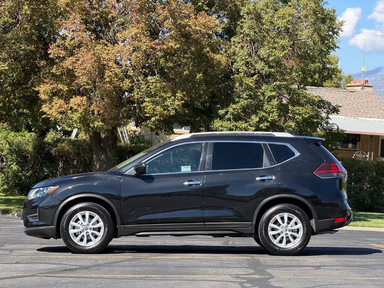 Used 2020 Nissan Rogue S w/ Special Edition Package FWD image 2