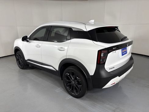 Certified 2025 Nissan Kicks SR FWD image 6