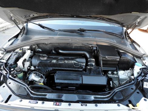 Used 2016 Volvo XC60 T5 Premier image 17