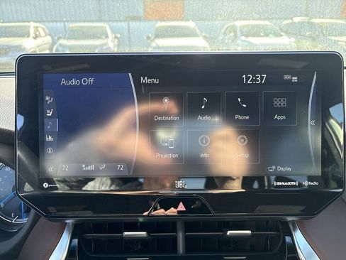 Used 2021 Toyota Venza image 19