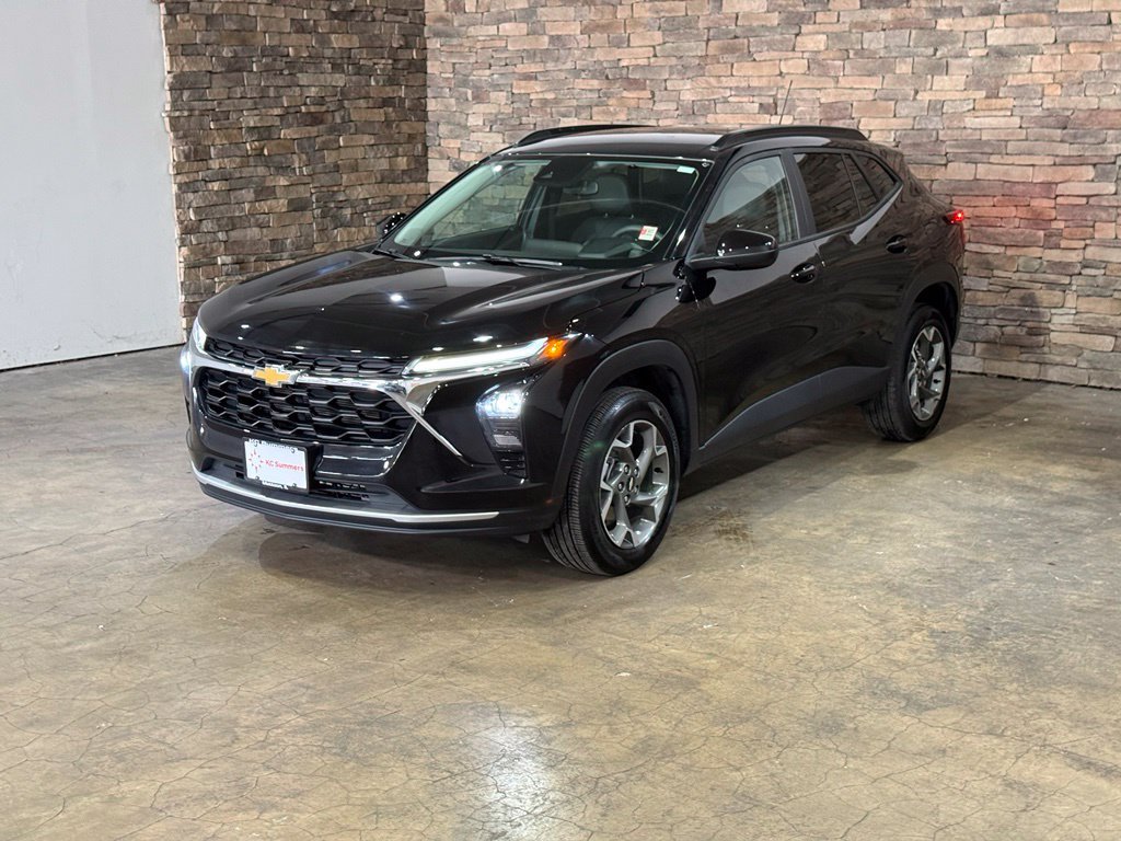 Used 2025 Chevrolet Trax LT FWD image 5