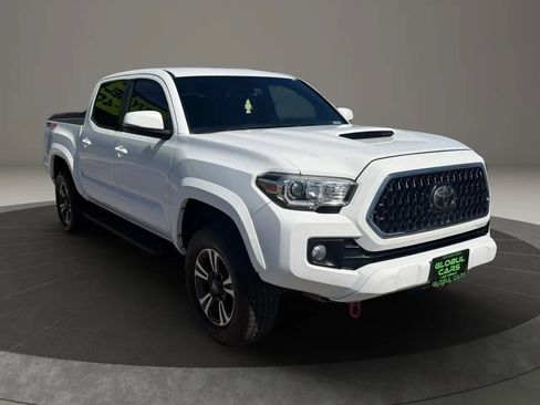 Used 2019 Toyota Tacoma TRD Sport w/ Technology Package AWD/4WD image 3
