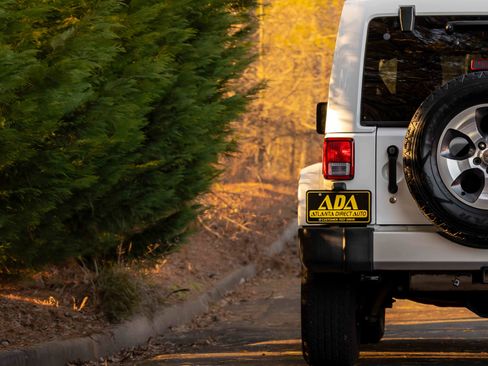 Used 2017 Jeep Wrangler Unlimited Sahara w/ Connectivity Group image 39