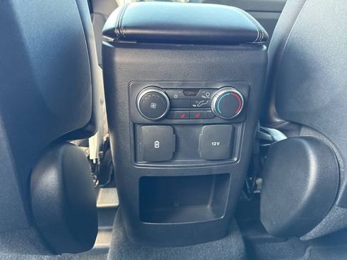Used 2020 Ford Explorer XLT w/ Equipment Group 202A AWD/4WD image 31