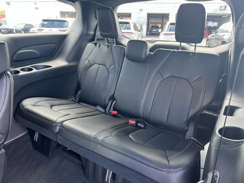 New 2026 Chrysler Pacifica Select image 11