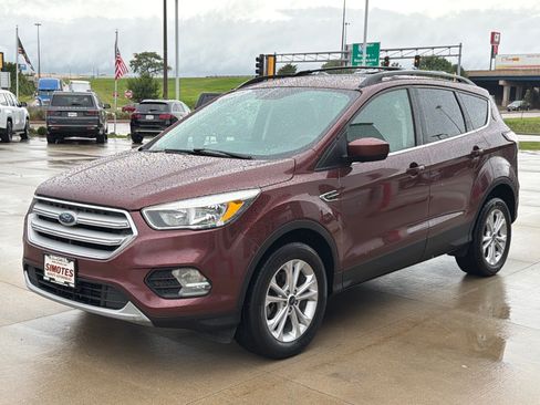 Used 2018 Ford Escape SE w/ SE Sync 3 Package AWD/4WD image 4