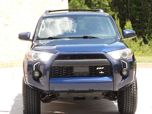 Used 2020 Toyota 4Runner SR5 AWD/4WD image 44