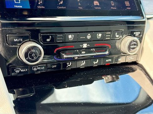 Used 2022 Jeep Grand Cherokee Overland image 18