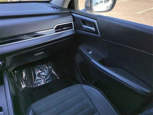 Used 2024 Mitsubishi Outlander SE image 17