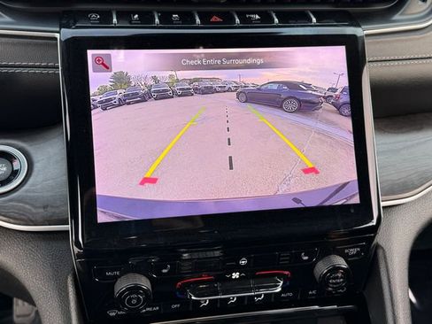 Used 2022 Jeep Grand Cherokee L Limited image 27