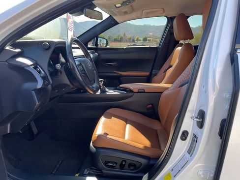 Used 2021 Lexus UX 200 w/ Accessory Package (Z2) image 11