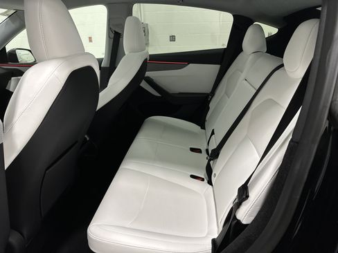 Used 2026 Tesla Model Y 2WD image 31