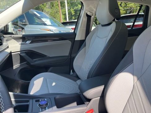 New 2025 Volkswagen Tiguan SE image 10