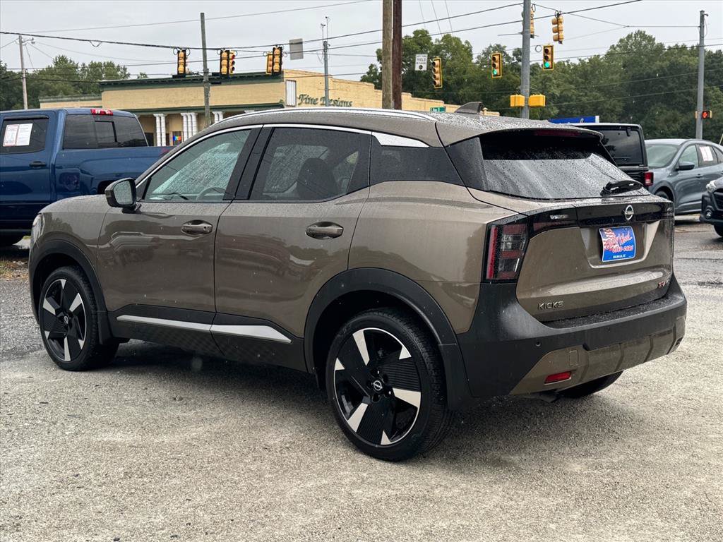 Used 2025 Nissan Kicks SR AWD/4WD image 5