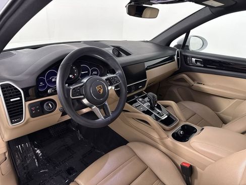 Certified 2023 Porsche Cayenne AWD/4WD image 4