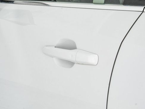 Used 2018 Jaguar E-PACE S image 39