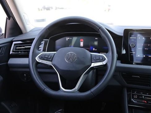 Used 2025 Volkswagen Jetta SE w/ Sunroof Package FWD image 24