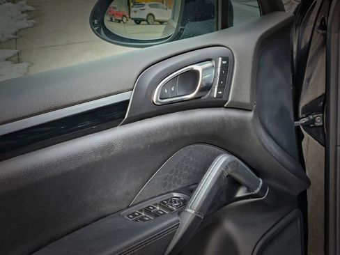 Used 2016 Porsche Cayenne image 15