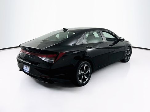Used 2023 Hyundai Elantra SEL w/ Convenience Package FWD image 5