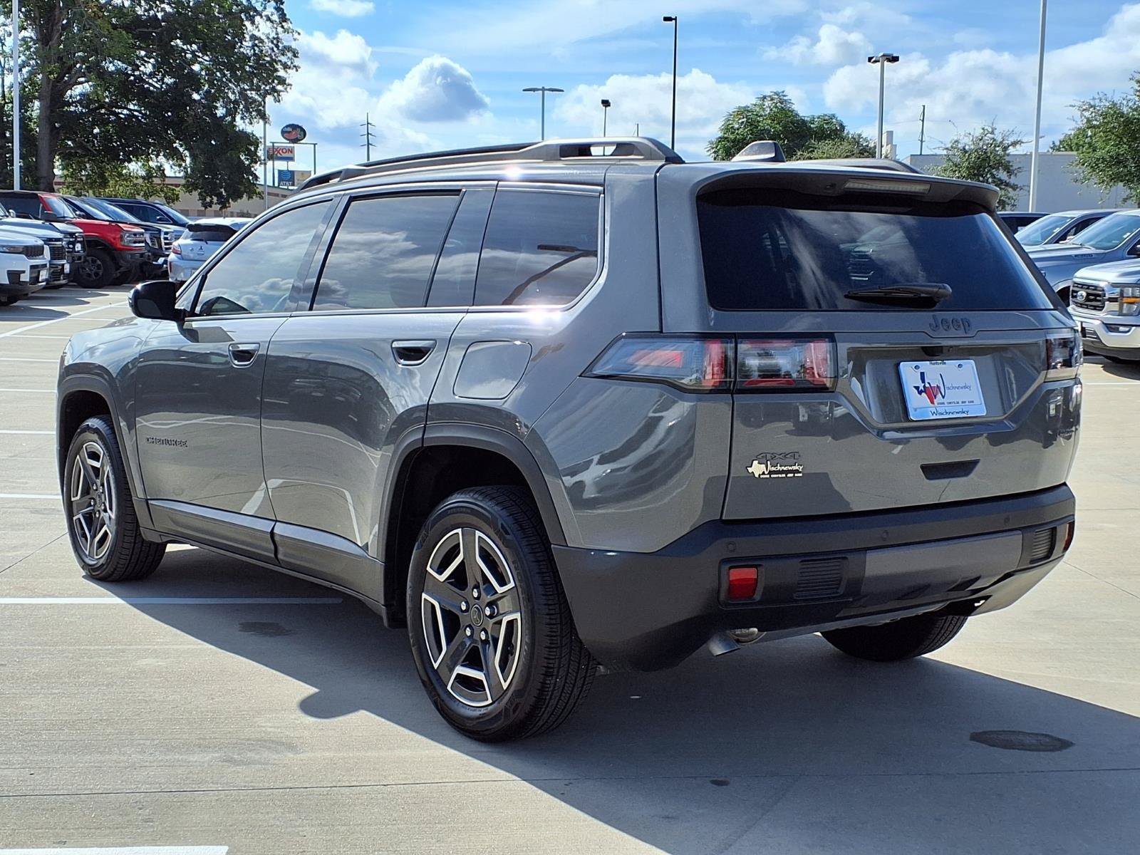 Used 2026 Jeep Cherokee Laredo AWD/4WD image 2