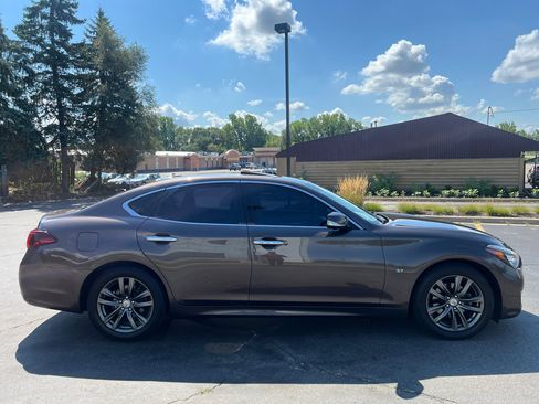 Used 2019 INFINITI Q70 Luxe image 9