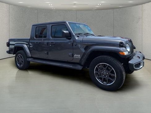 Used 2022 Jeep Gladiator Overland w/ Cold Weather Group AWD/4WD image 3