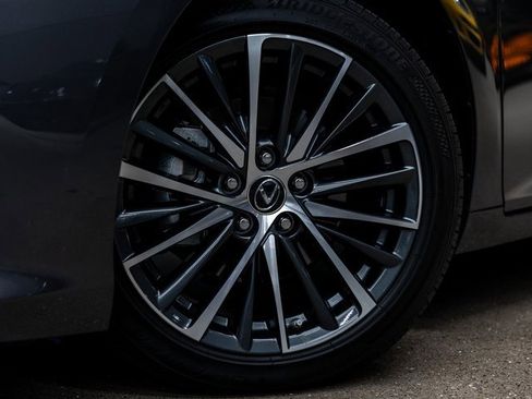 Used 2025 Lexus ES 300h w/ Premium Package image 16