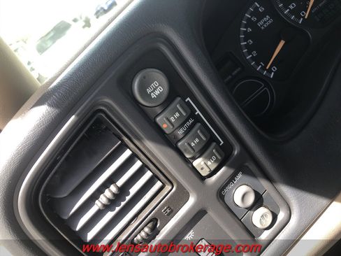 Used 2002 Chevrolet Avalanche 4x4 w/ Off-Road Suspension Pkg image 15