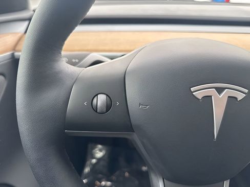 Used 2024 Tesla Model Y Long Range RWD image 16