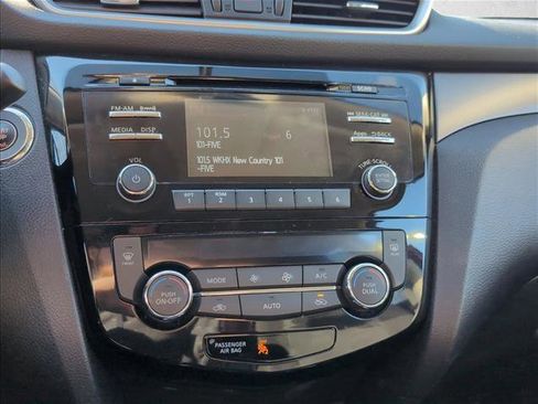 Used 2014 Nissan Rogue SV image 14