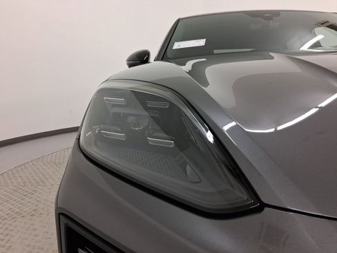 Used 2026 Porsche Cayenne Coupe AWD/4WD image 12