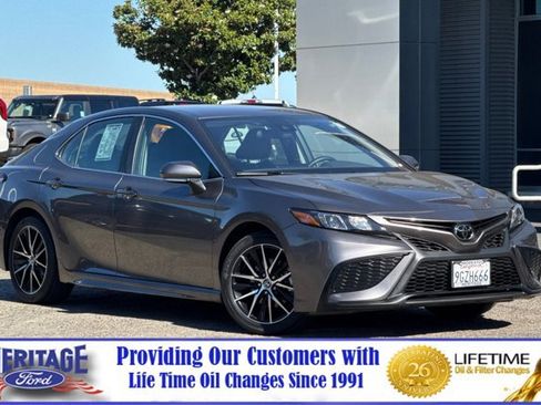 Used 2023 Toyota Camry SE FWD image 2