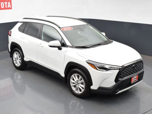 Used 2022 Toyota Corolla Cross LE image 22