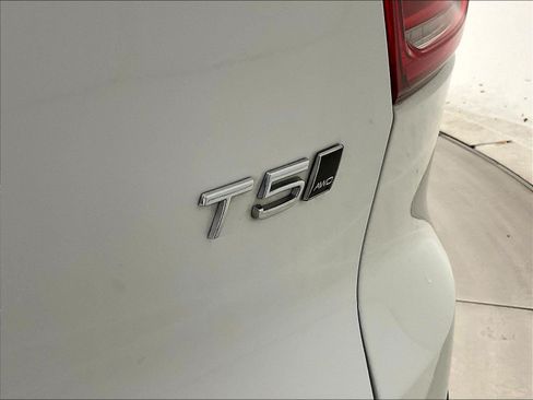 Used 2019 Volvo XC40 T5 Momentum AWD/4WD image 24