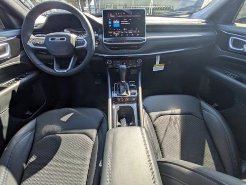 New 2026 Jeep Compass Latitude image 13