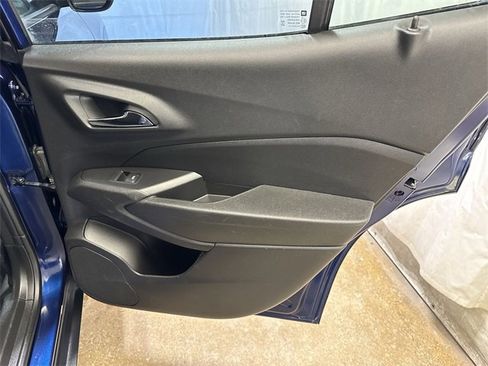 Certified 2024 Chevrolet Trax LT w/ Sunroof Package image 25