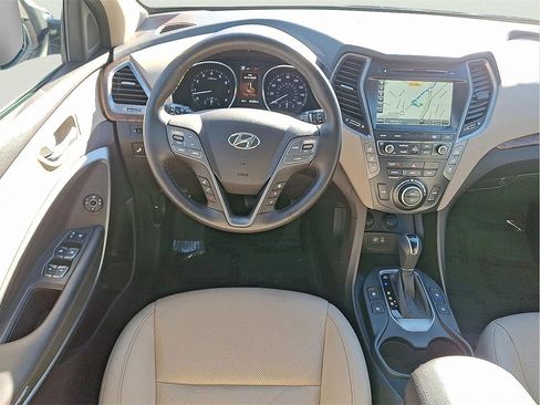 Used 2017 Hyundai Santa Fe SE image 12