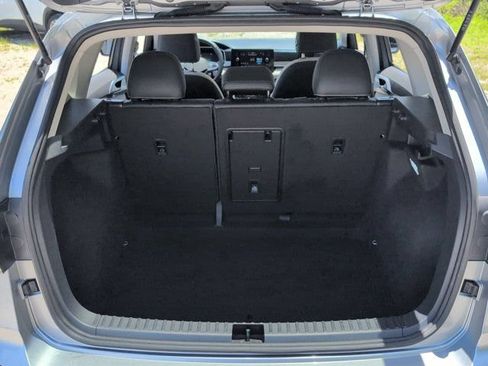 Used 2025 Volkswagen Taos SE FWD image 28