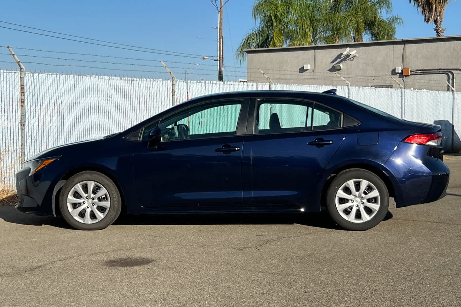 Used 2025 Toyota Corolla LE FWD image 2