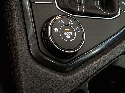 Used 2024 Volkswagen Tiguan SE R-Line image 25